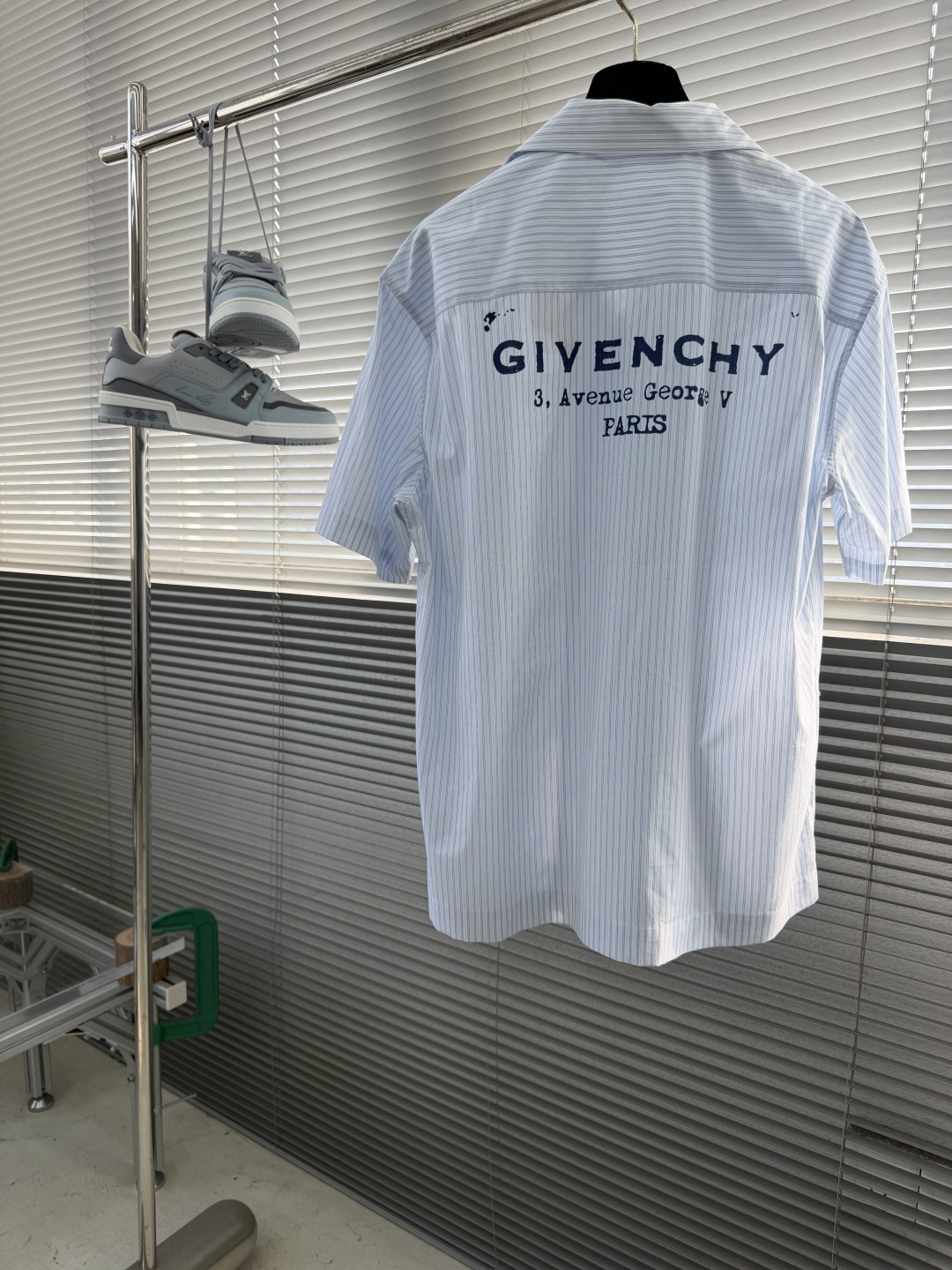 -GVC 印花细节条纹款衬衫明扣款贝壳扣，面料质感无敌，微阔版型，上身效果nice。尺码:S-XXL肩宽