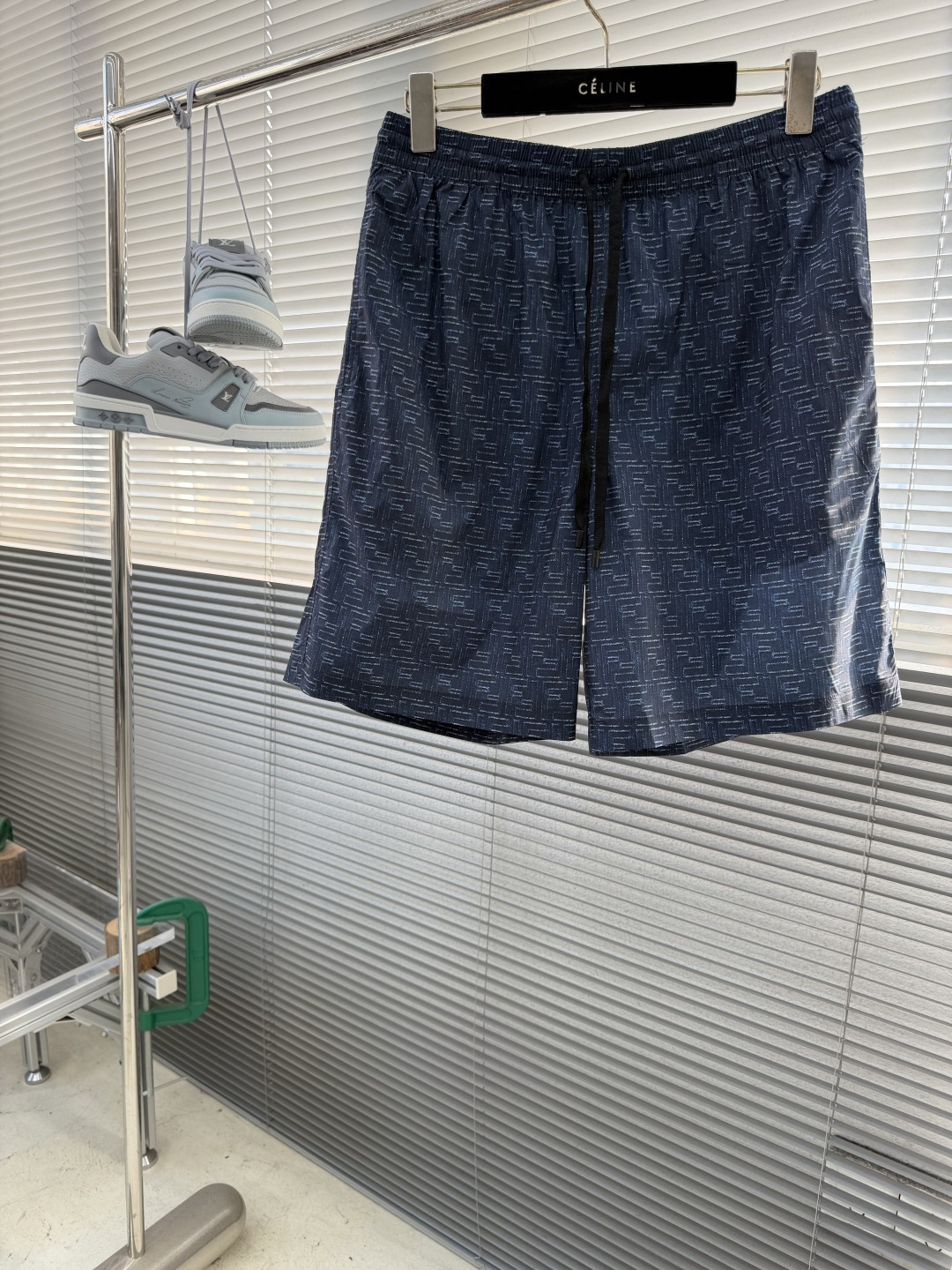 -FEND 满印运动款中裤订织科技感印花FF标识面料，面料质感很好！尺码:S-XXL腰围72-80 77