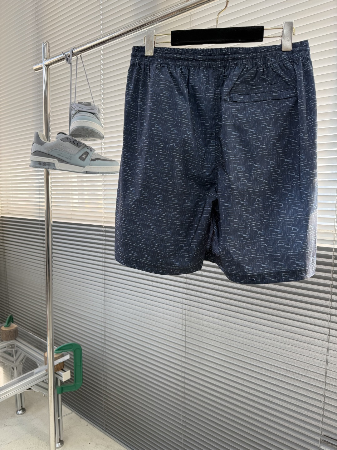 -FEND 满印运动款中裤订织科技感印花FF标识面料，面料质感很好！尺码:S-XXL腰围72-80 77