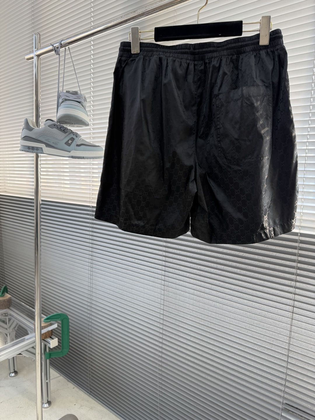 -GUCC 满印运动款中裤订织科技感黑色双GG标识面料，面料轻薄质感满满，舒适感极强！尺码:S-XXL腰