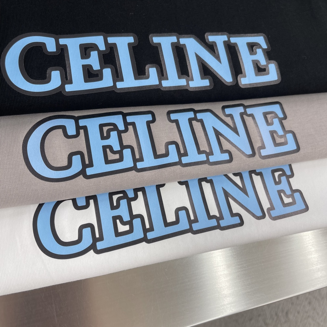 -Celin 字母印花T恤 | 极简主义的高级感​​正面居中“CELIN*”字母印花，采用撞色设计，视觉