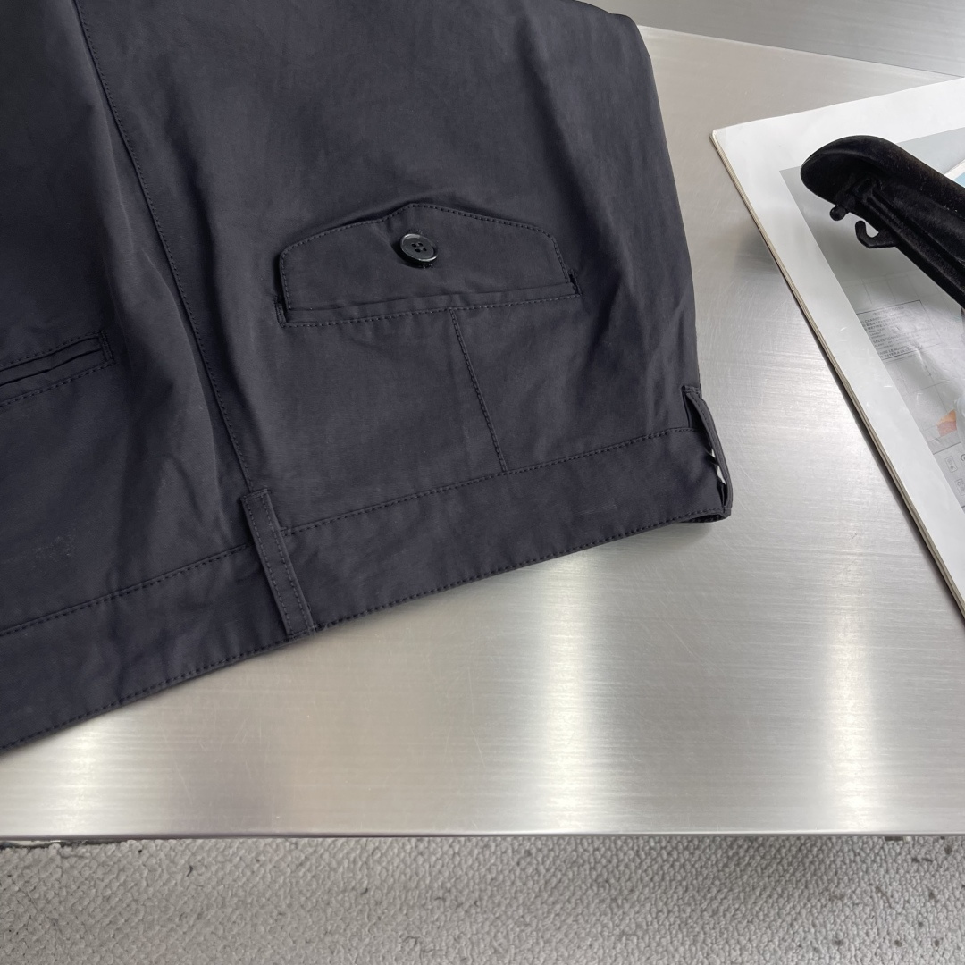 -TOGA VIRILIS PULLA SS26 休闲裤 | 极简主义的高级表达​​一条裤子，定义都市游