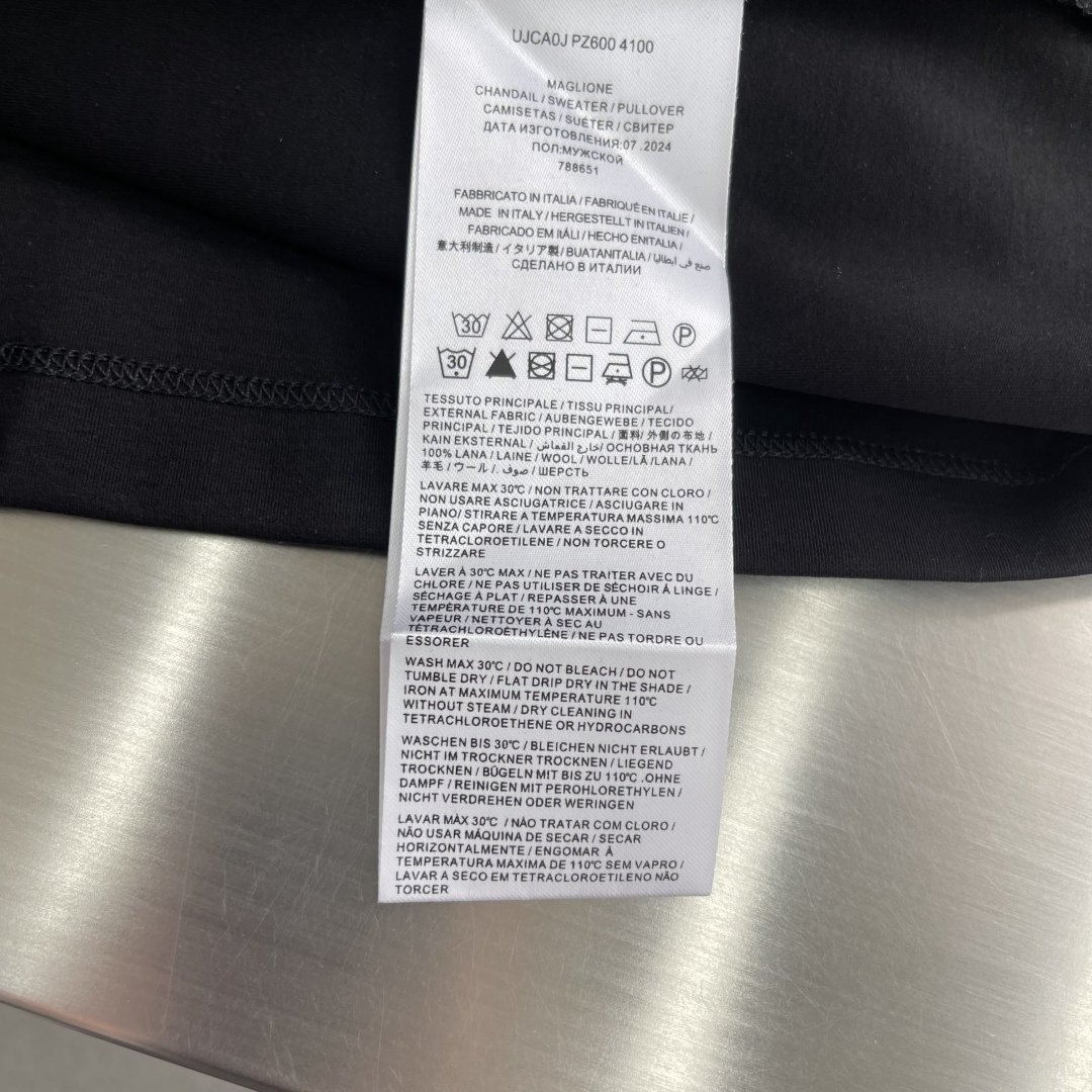 -Brioni 2026SS新款拼皮口袋圆领短袖T恤，采用客供进口定制面料，面料表面非常有质感显而易见，