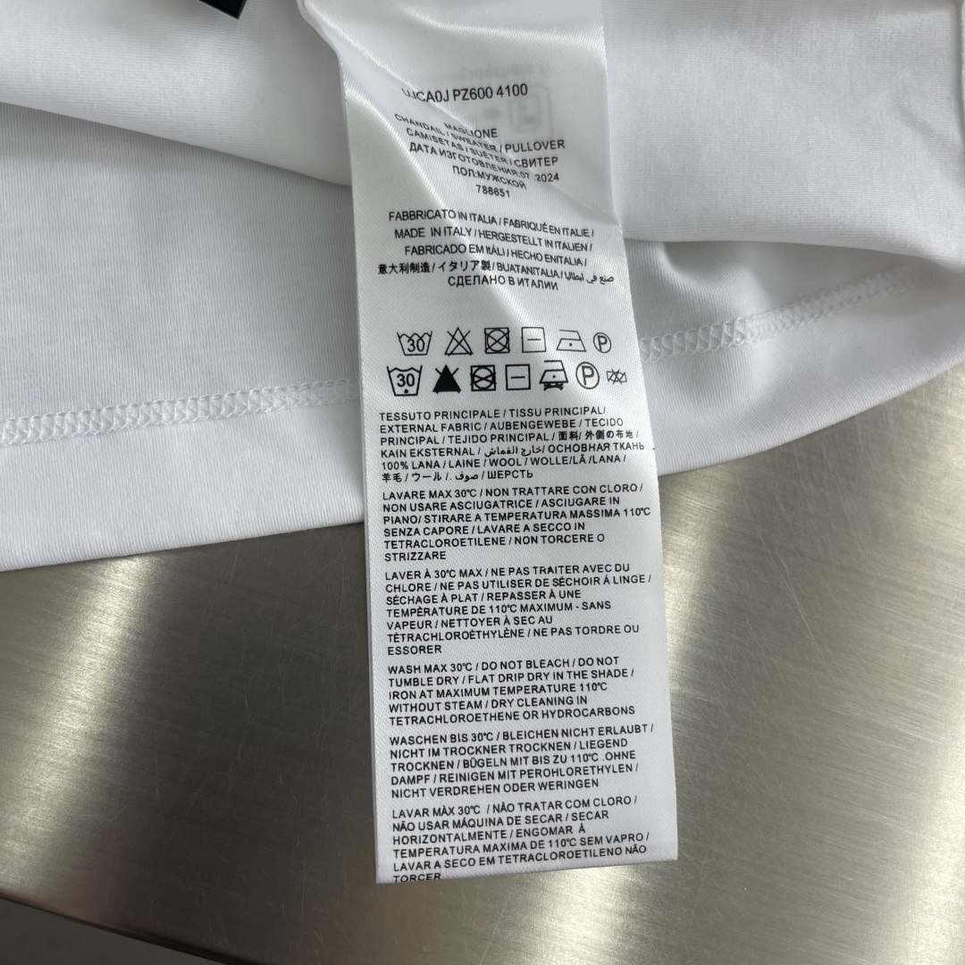 -Brioni 2026SS新款拼皮口袋圆领短袖T恤，采用客供进口定制面料，面料表面非常有质感显而易见，