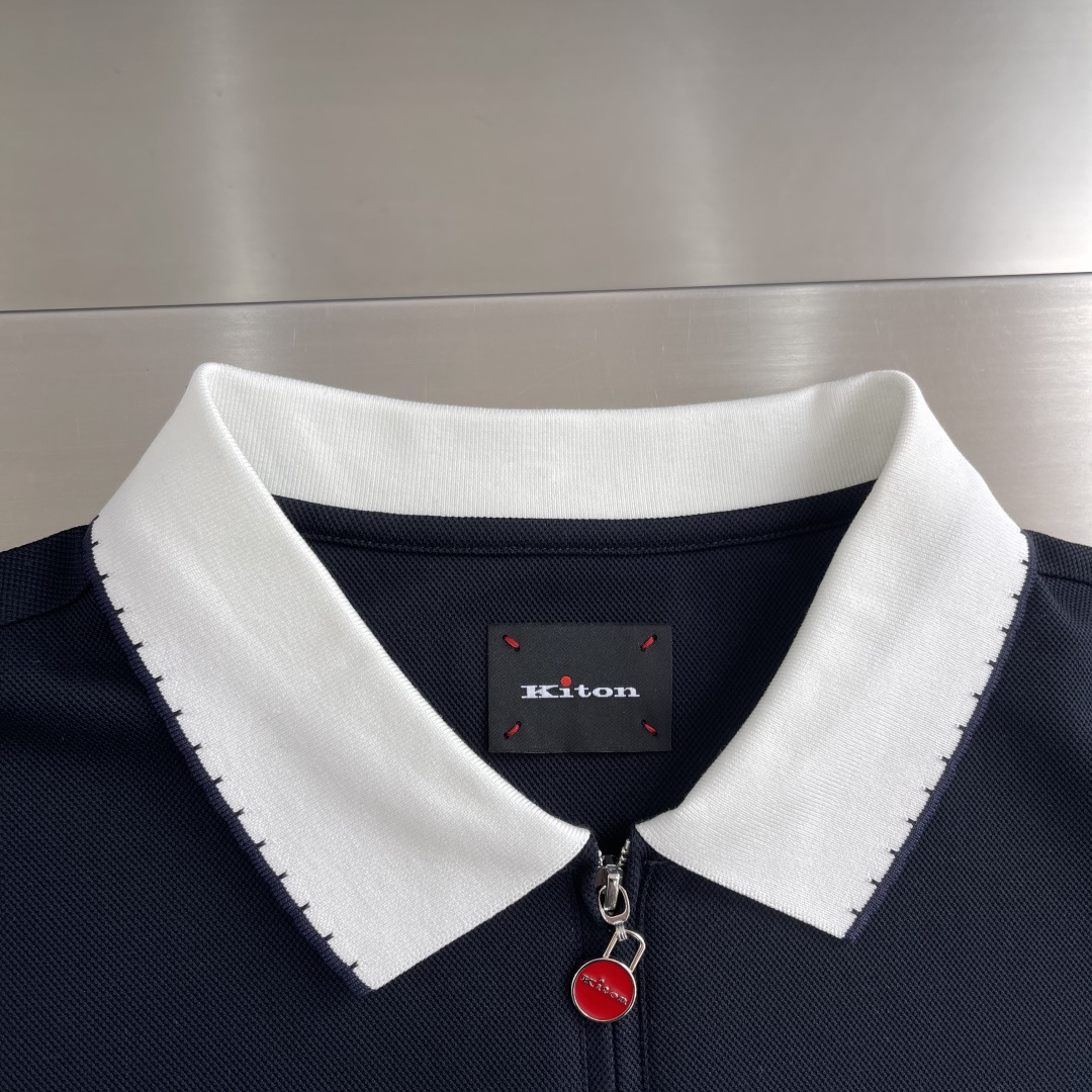 -Kiton 2026ss春夏新款男士半拉链套头短袖针织衫POLO，经过特殊浇洗工艺处理，手感柔软且质感