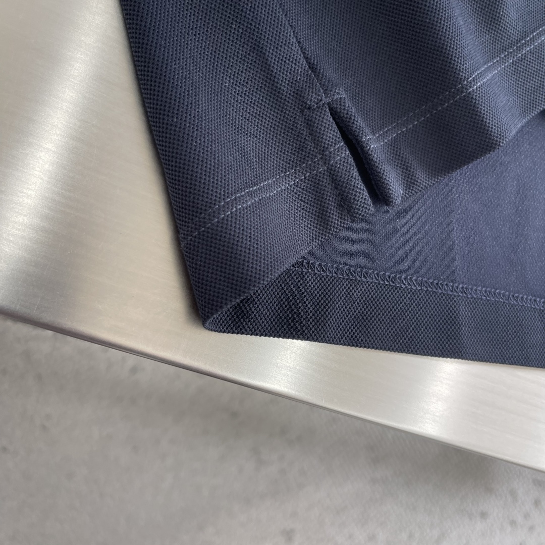 -Kiton 2026ss春夏新款男士半拉链套头短袖针织衫POLO，经过特殊浇洗工艺处理，手感柔软且质感