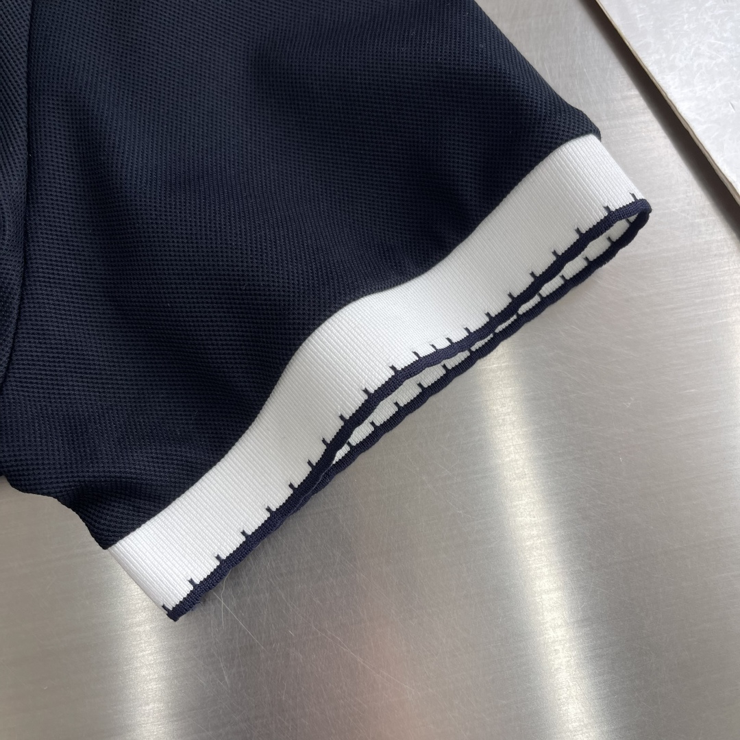 -Kiton 2026ss春夏新款男士半拉链套头短袖针织衫POLO，经过特殊浇洗工艺处理，手感柔软且质感