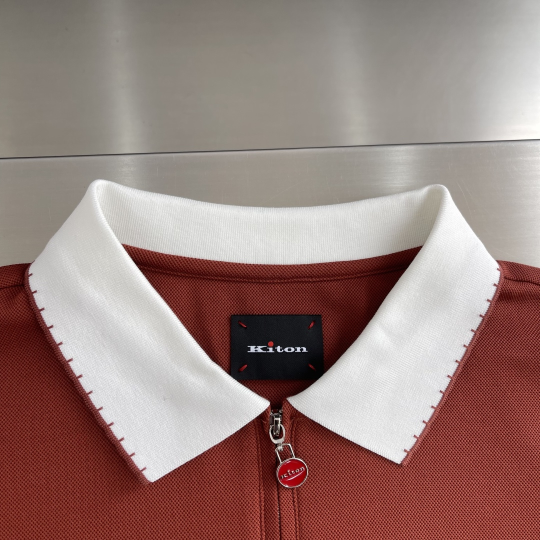 -Kiton 2026ss春夏新款男士半拉链套头短袖针织衫POLO，经过特殊浇洗工艺处理，手感柔软且质感