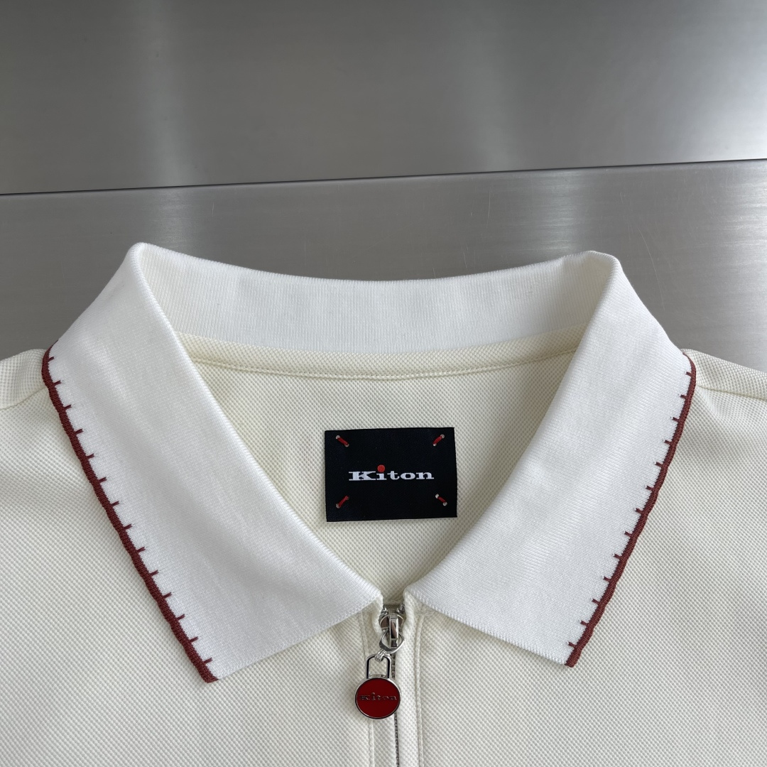 -Kiton 2026ss春夏新款男士半拉链套头短袖针织衫POLO，经过特殊浇洗工艺处理，手感柔软且质感