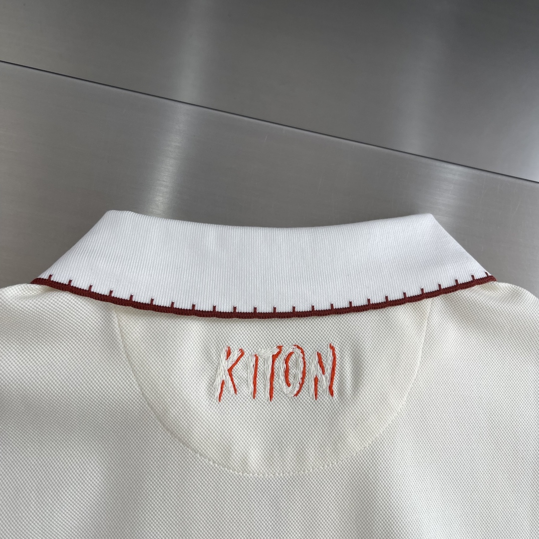 -Kiton 2026ss春夏新款男士半拉链套头短袖针织衫POLO，经过特殊浇洗工艺处理，手感柔软且质感