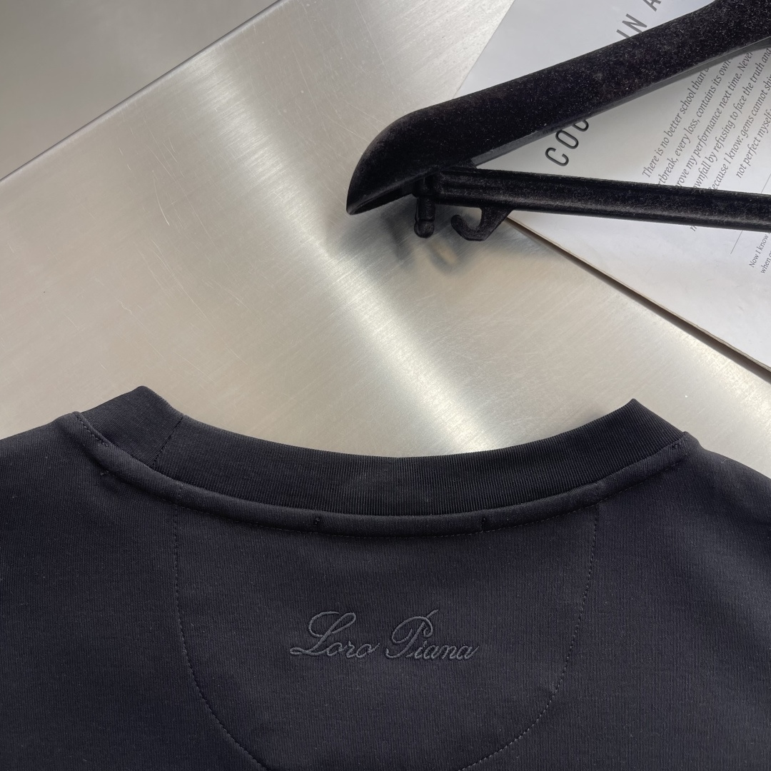 -Loro Piana 2026ss新款纯色圆领短袖T恤， 百搭款式 任何人都可以轻松驾驭 面料全订制 