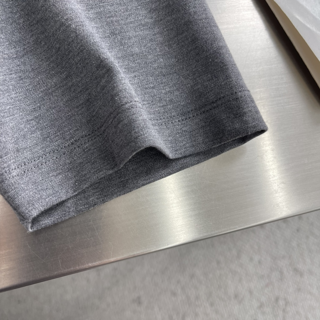 -Loro Piana 2026ss新款纯色圆领短袖T恤， 百搭款式 任何人都可以轻松驾驭 面料全订制 