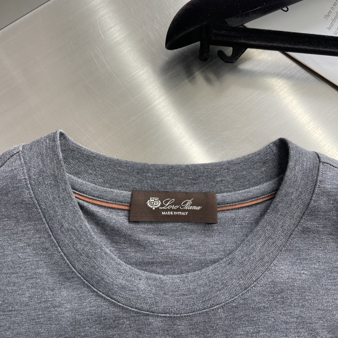 -Loro Piana 2026ss新款纯色圆领短袖T恤， 百搭款式 任何人都可以轻松驾驭 面料全订制 