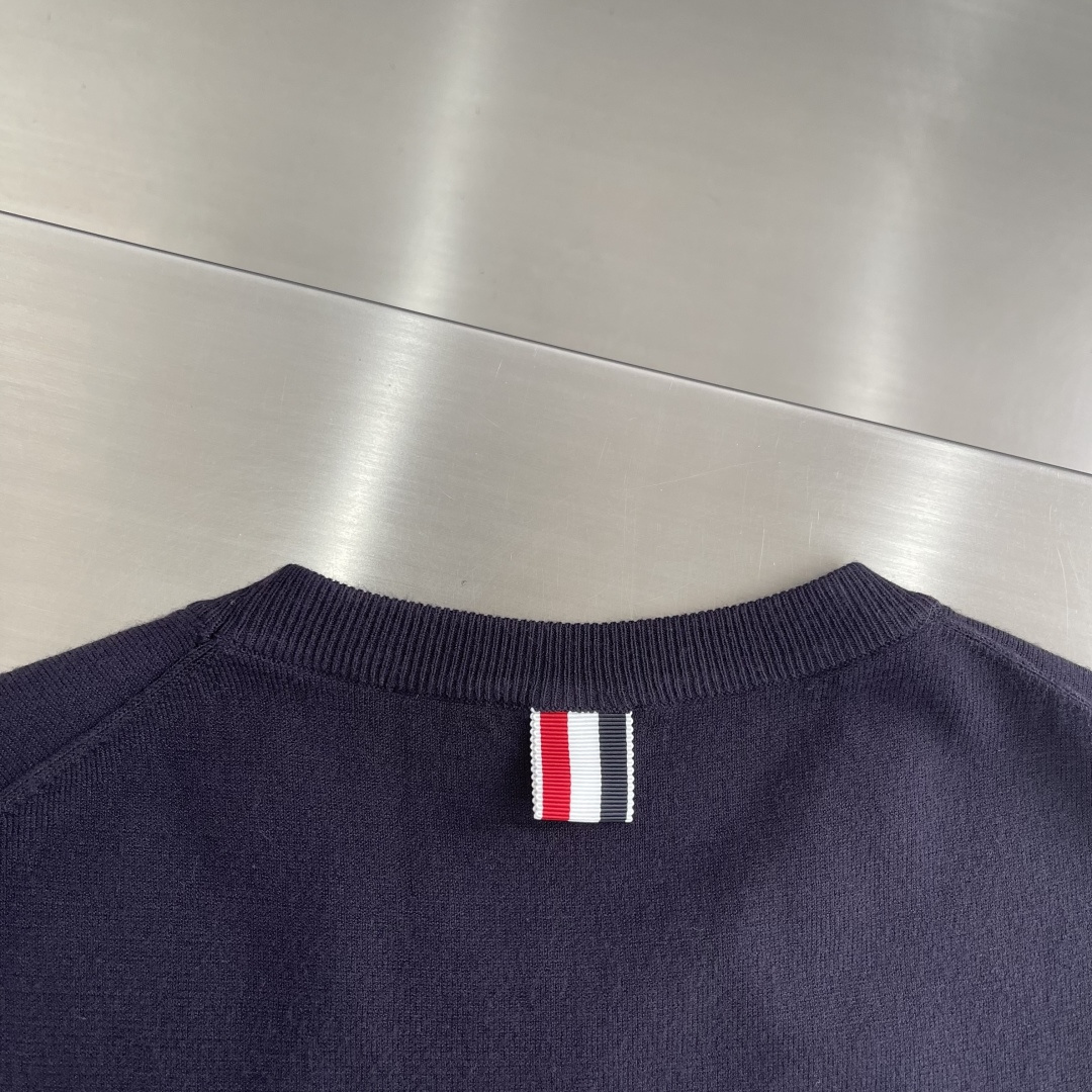 -TB 26SS后背小马 圆领短袖棉沙线精仿 把美式学院风焊在身上的针织短袖🎾 谁能拒绝一件自带高级感的