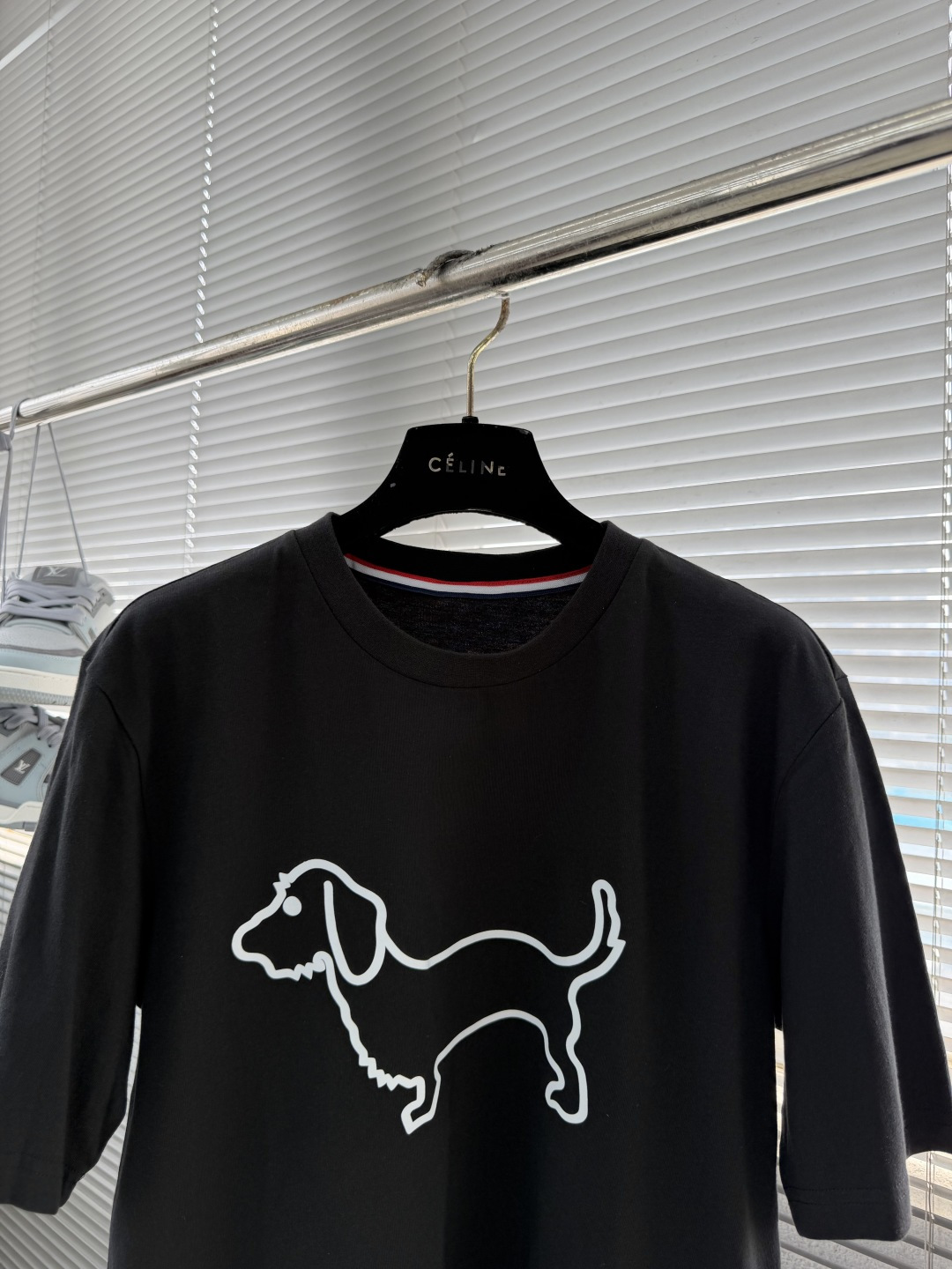 -TB 小狗开叉平纹短袖百分百平纹纯棉材质，和zP一致经过磨毛工艺处理，手感更加柔软舒适，TB在细节处理