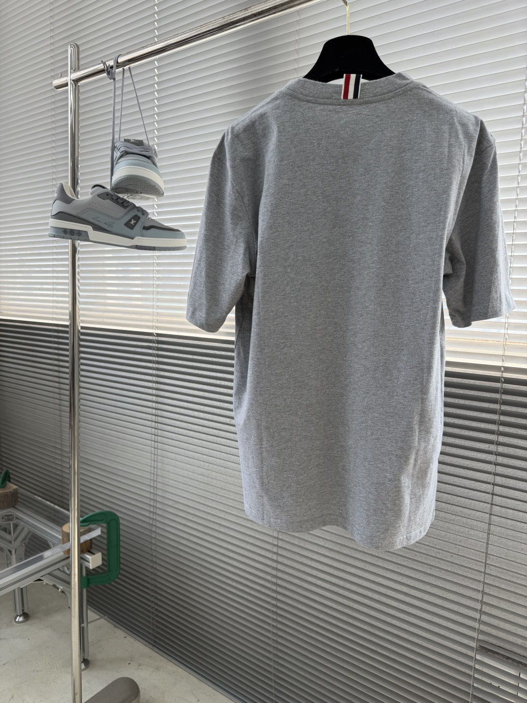 -TB 小狗开叉平纹短袖百分百平纹纯棉材质，和zP一致经过磨毛工艺处理，手感更加柔软舒适，TB在细节处理