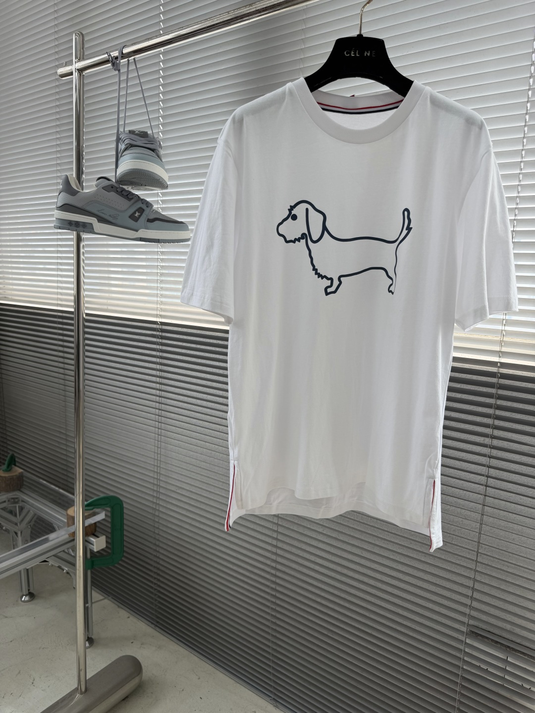 -TB 小狗开叉平纹短袖百分百平纹纯棉材质，和zP一致经过磨毛工艺处理，手感更加柔软舒适，TB在细节处理