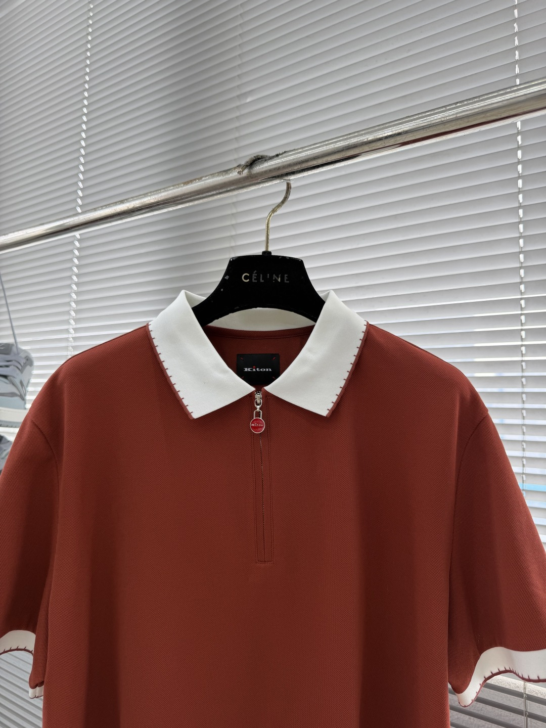 -Kiton 2026ss春夏新款男士半拉链套头短袖针织衫POLO，经过特殊浇洗工艺处理，手感柔软且质感