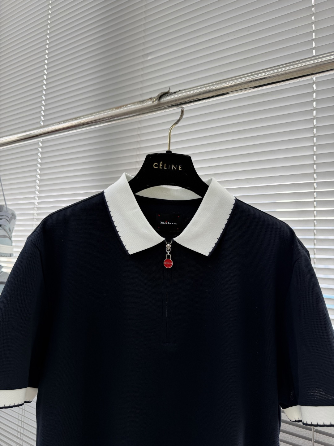 -Kiton 2026ss春夏新款男士半拉链套头短袖针织衫POLO，经过特殊浇洗工艺处理，手感柔软且质感
