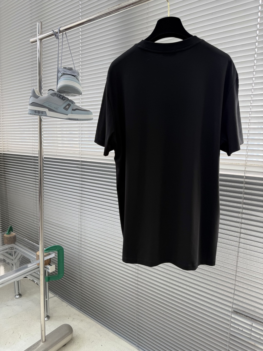 -Brioni 2026SS新款胸前口袋圆领短袖T恤，采用客供进口定制面料，面料表面非常有质感显而易见，