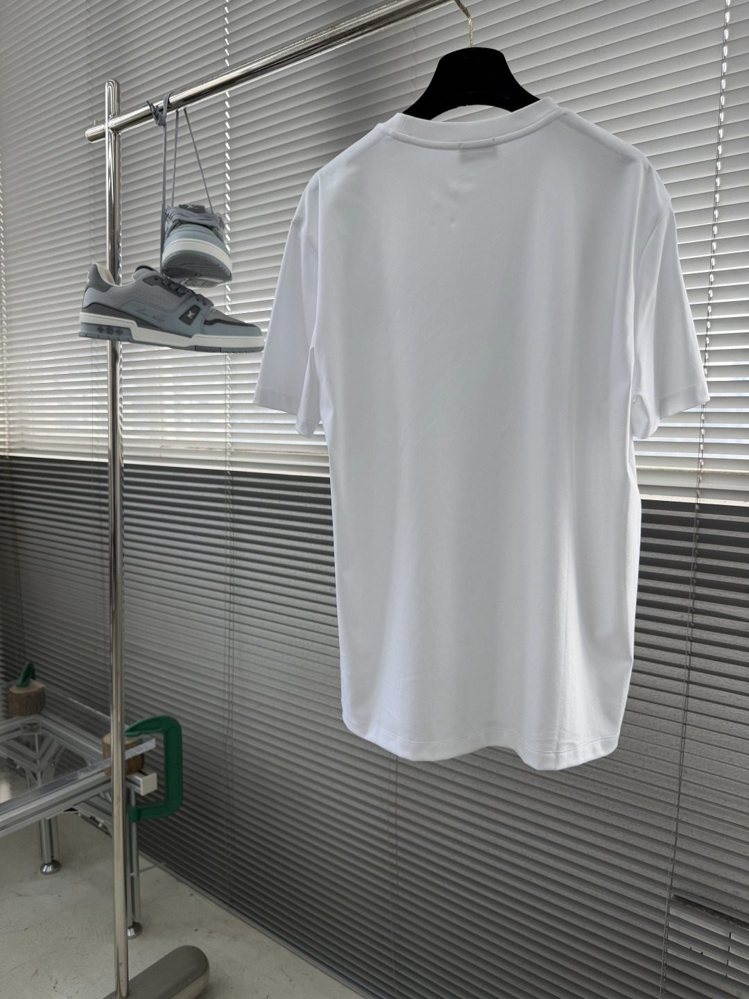 -Brioni 2026SS新款拼皮口袋圆领短袖T恤，采用客供进口定制面料，面料表面非常有质感显而易见，