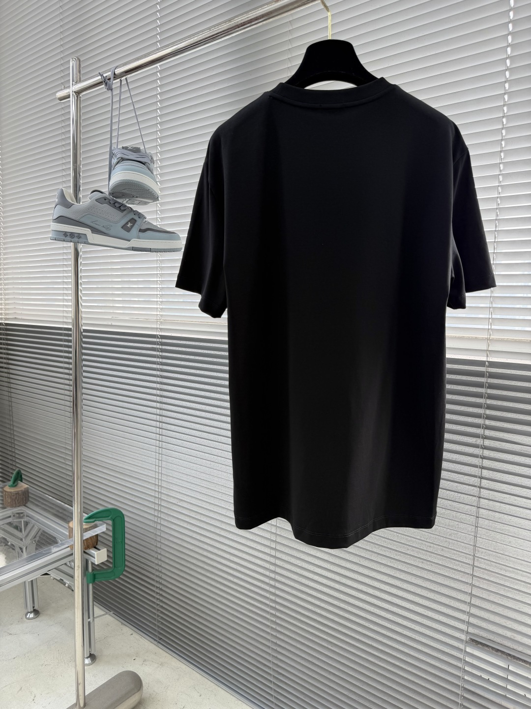 -Brioni 2026SS新款拼皮口袋圆领短袖T恤，采用客供进口定制面料，面料表面非常有质感显而易见，