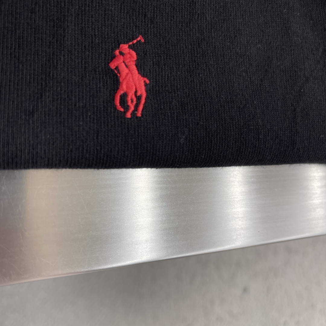 -RaLoro Pianah Lauren 标识刺绣短袖定制棉云麻柔平纹布 手感细腻 舒适贴肤 以深邃的