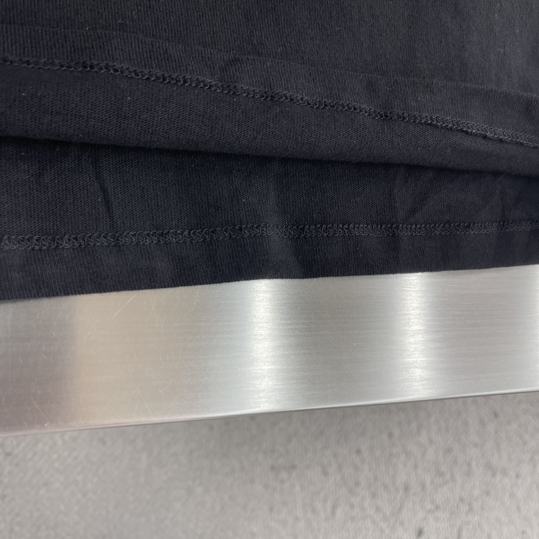 -RaLoro Pianah Lauren 标识刺绣短袖定制棉云麻柔平纹布 手感细腻 舒适贴肤 以深邃的