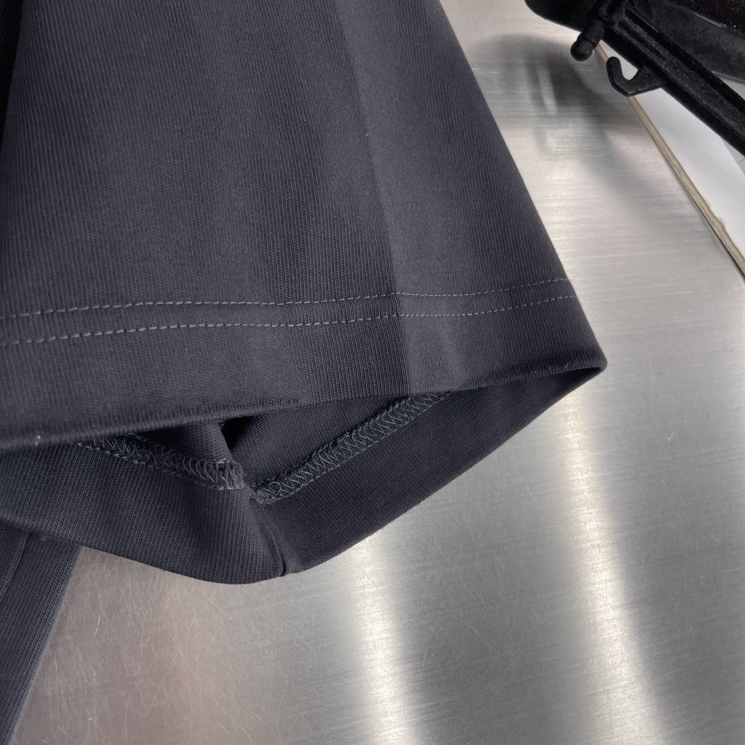 -CH 克罗心 金属logo棉质短T纯棉高克重材质柔软洗水，舒适，质感足细节磨破处理，搭配重工logo柜