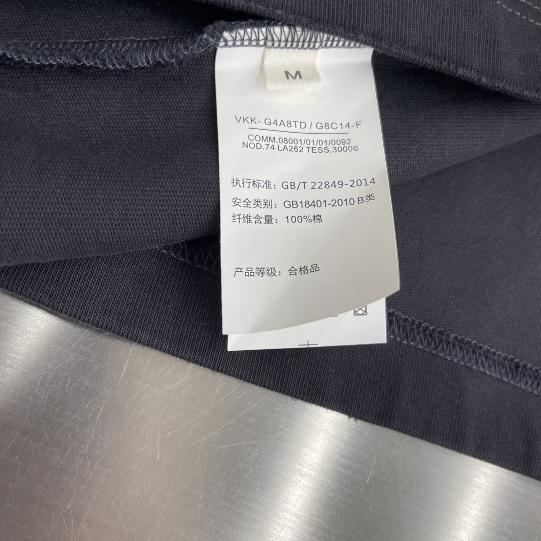 -CH 克罗心 金属logo棉质短T纯棉高克重材质柔软洗水，舒适，质感足细节磨破处理，搭配重工logo柜