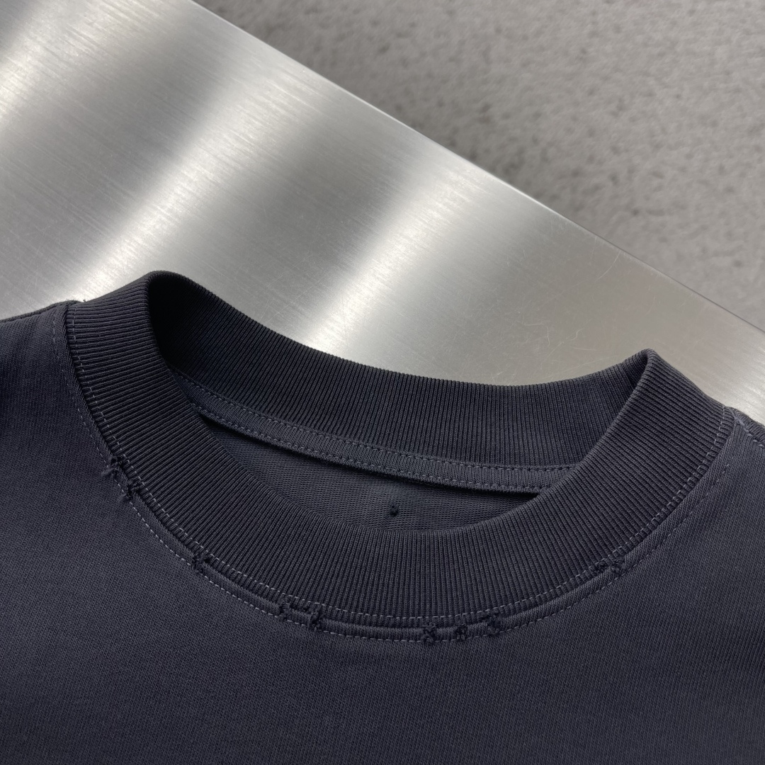 -CH 克罗心 金属logo棉质短T纯棉高克重材质柔软洗水，舒适，质感足细节磨破处理，搭配重工logo柜