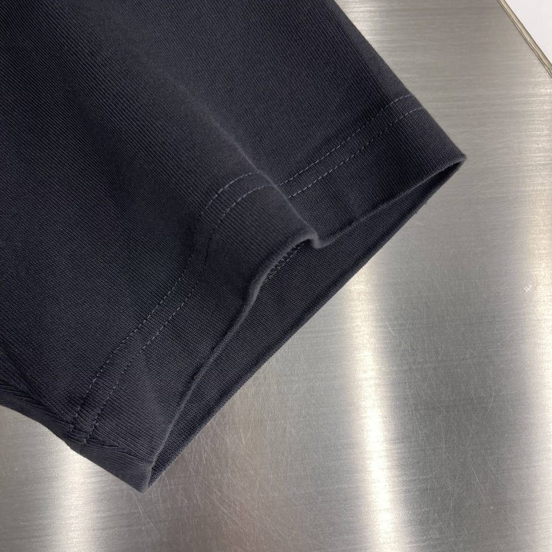 -CH 克罗心 宝剑🗡️元素短T高克重纯棉材质手工重金属logo独家😎时尚感拉满微阔版型尺码：S-XL