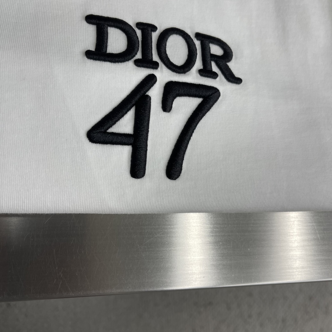 -Dio    47字母后背条纹短袖T恤百分百棉 采用280g 高端进口纯棉双纱面料  添加手感与固定衣