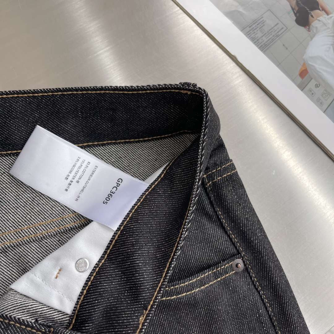 -BV 质感黑灰牛仔裤 | 立体剪裁×高级水洗 | 通勤穿搭天花板​​高腰直筒+微阔腿剪裁，从大腿到裤脚