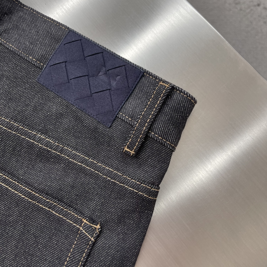 -BV 质感黑灰牛仔裤 | 立体剪裁×高级水洗 | 通勤穿搭天花板​​高腰直筒+微阔腿剪裁，从大腿到裤脚