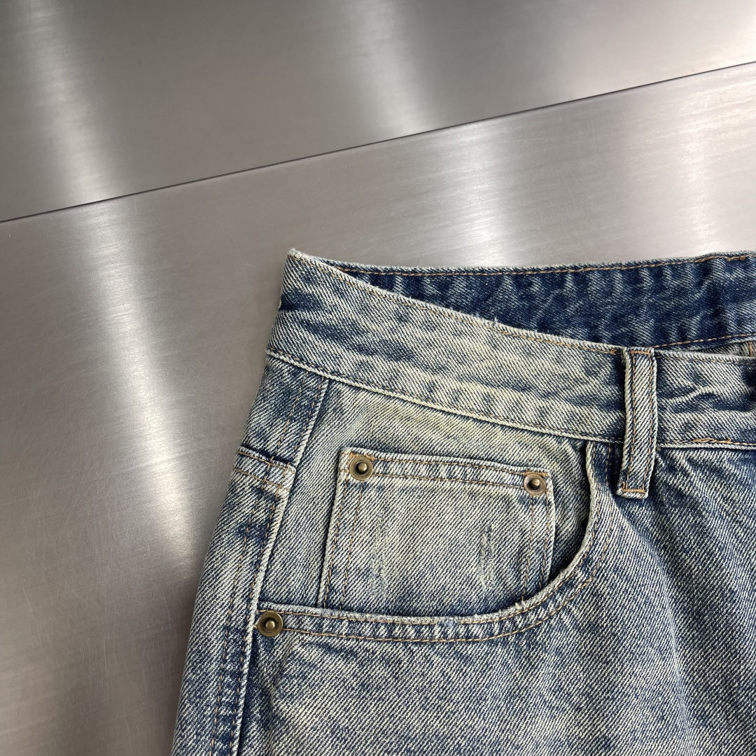 -MM6 马吉拉 26春夏新款牛仔长裤丹宁布洗水🥰复古做旧咖色系颜色😎微喇叭裤型奥🤎独家破洞处理，时尚感