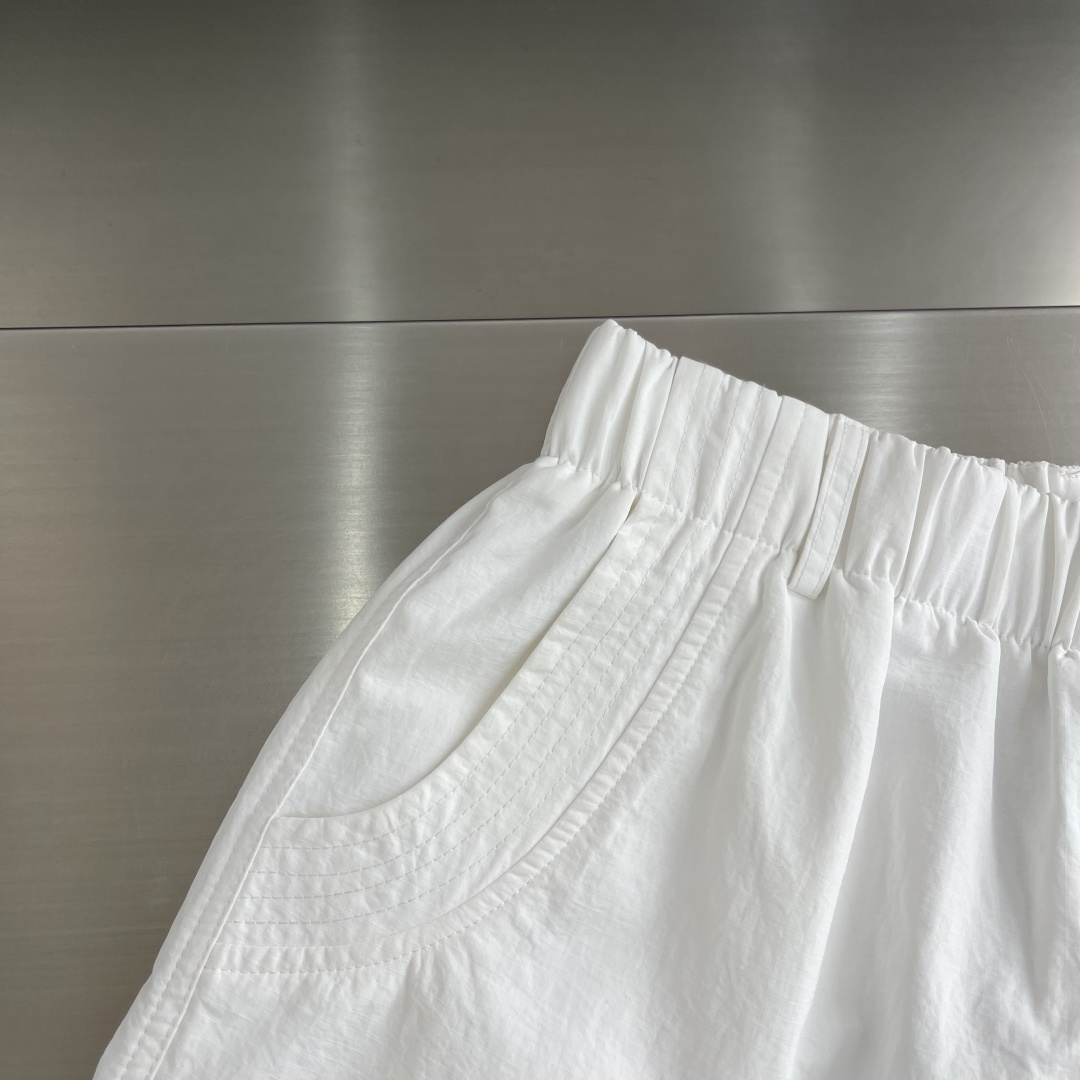 -Balenciag 高温压胶logo梭织材质，立体感强伞兵裤型，时尚感拉满修饰腿型，潮人必备款弹力抽绳