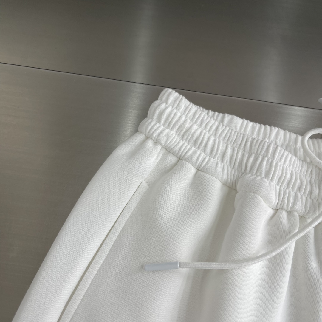 -mon 立标logo休闲长裤小直筒版型深受大家欢迎爆款延续....修饰腿型，百搭不挑人码数：S-XXL