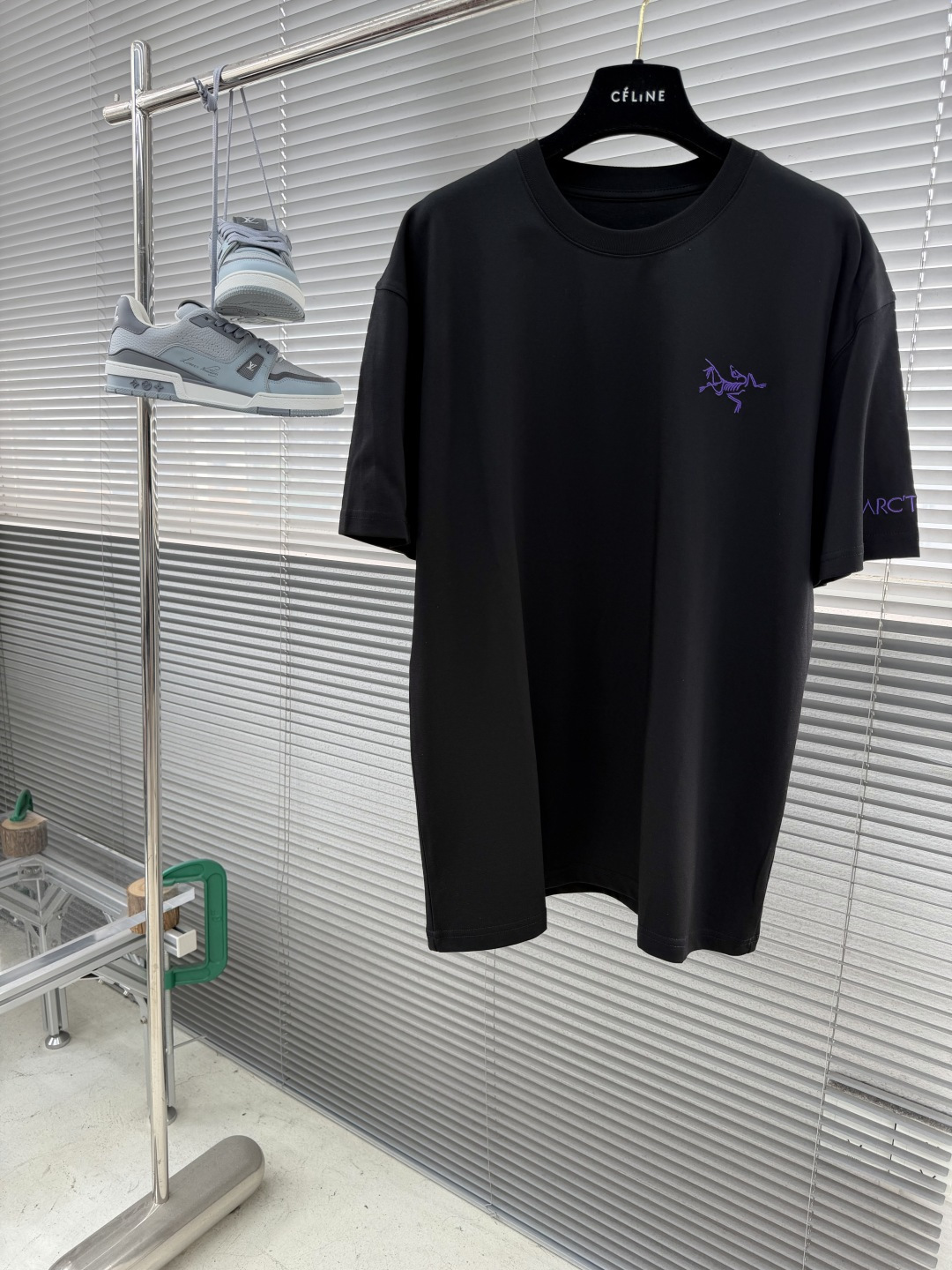 NO:870402,- Niaojia's new short-sleeved round-neck T-shirt, high-end customized logo embroidery technology, high-end long-staple cotton fabric. Soft to the touch. Comfortable to wear. Counter-level exquisite stitching. Fine workmanship. Very wide and has a hammered feel!  A must-have item for a stylish man!  Size M-3XL,,jil sander,T-shirt,tees,t-shirt,19860909- 鸟家 新款短袖圆领T恤 高端订制 logo刺绣工艺 高端长绒棉面料.手感柔软.穿着舒适.专柜级别精致车线.做工精细.挺阔有锤坠感！型男必备单品！ 尺码M-3XL,,jil sander,T-shirt,tees，t-shirt,,Men's clothing