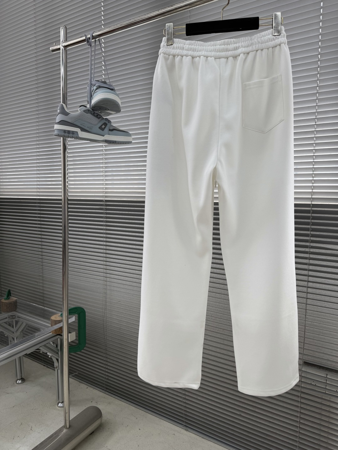 -mon 立标logo休闲长裤小直筒版型深受大家欢迎爆款延续....修饰腿型，百搭不挑人码数：S-XXL