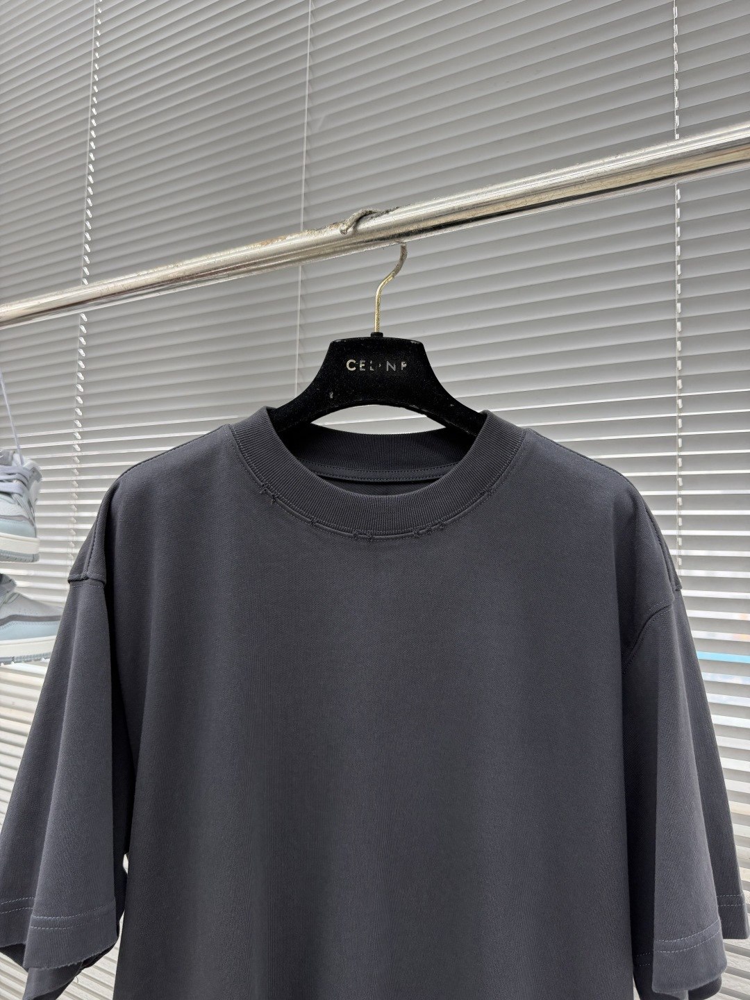 -CH 克罗心 金属logo棉质短T纯棉高克重材质柔软洗水，舒适，质感足细节磨破处理，搭配重工logo柜