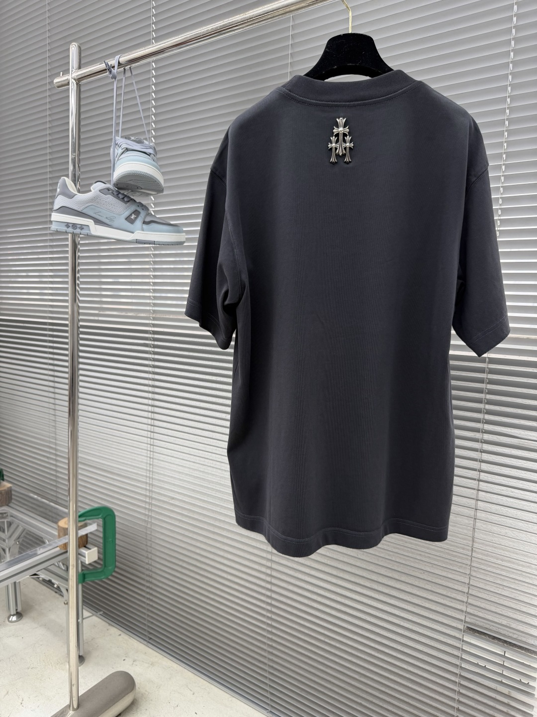 -CH 克罗心 金属logo棉质短T纯棉高克重材质柔软洗水，舒适，质感足细节磨破处理，搭配重工logo柜