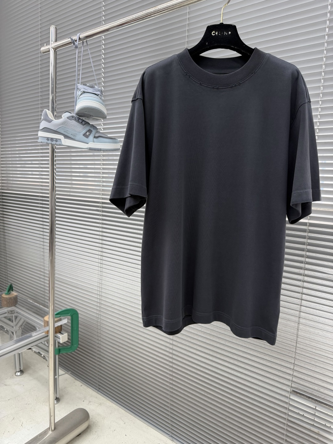 -CH 克罗心 金属logo棉质短T纯棉高克重材质柔软洗水，舒适，质感足细节磨破处理，搭配重工logo柜