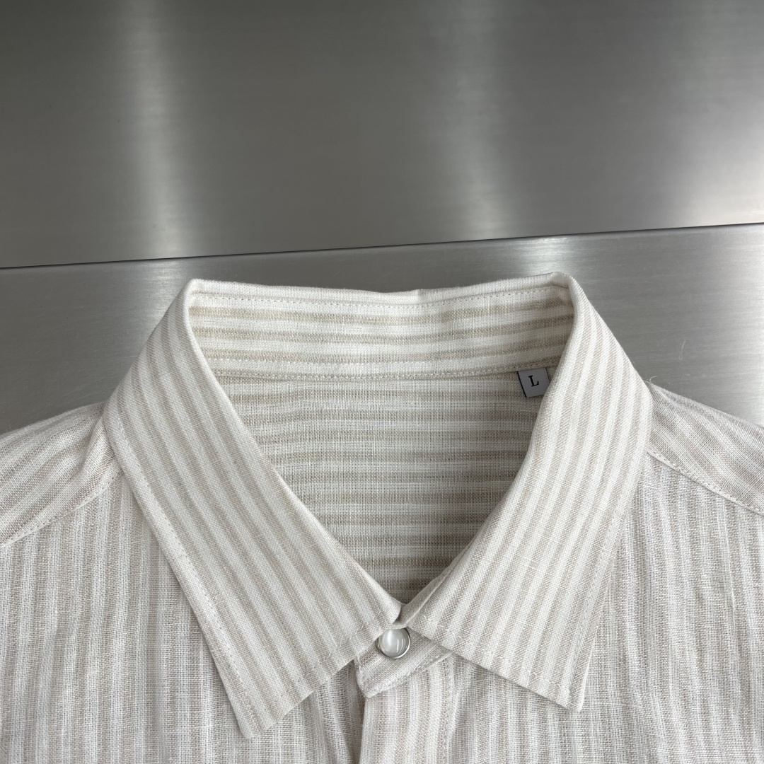 -Kiton 日常穿出高级感，慵懒且时髦兼具的调和剂，色织混色纱线条纹亚麻衬衫 选用了顶级亚麻材质交织混