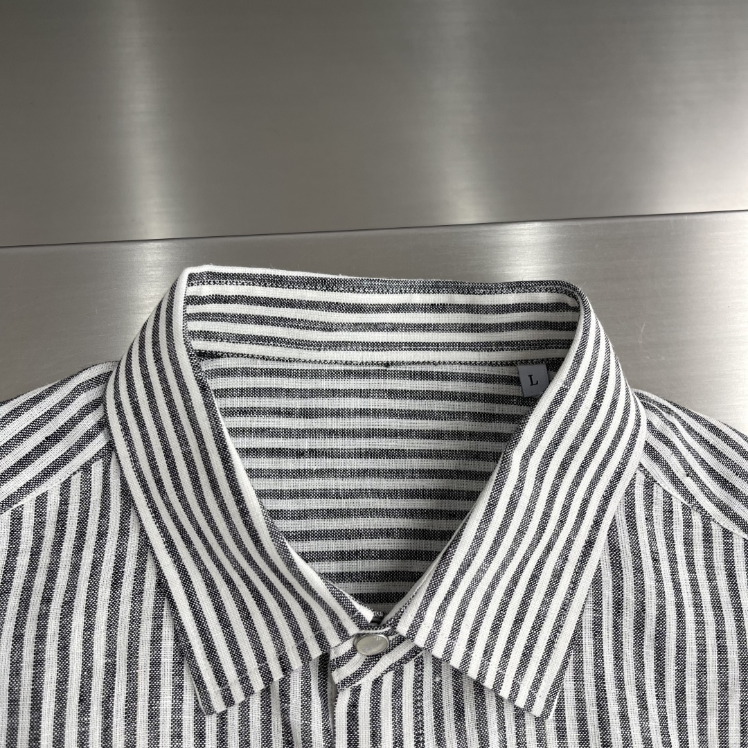 -Kiton 日常穿出高级感，慵懒且时髦兼具的调和剂，色织混色纱线条纹亚麻衬衫 选用了顶级亚麻材质交织混