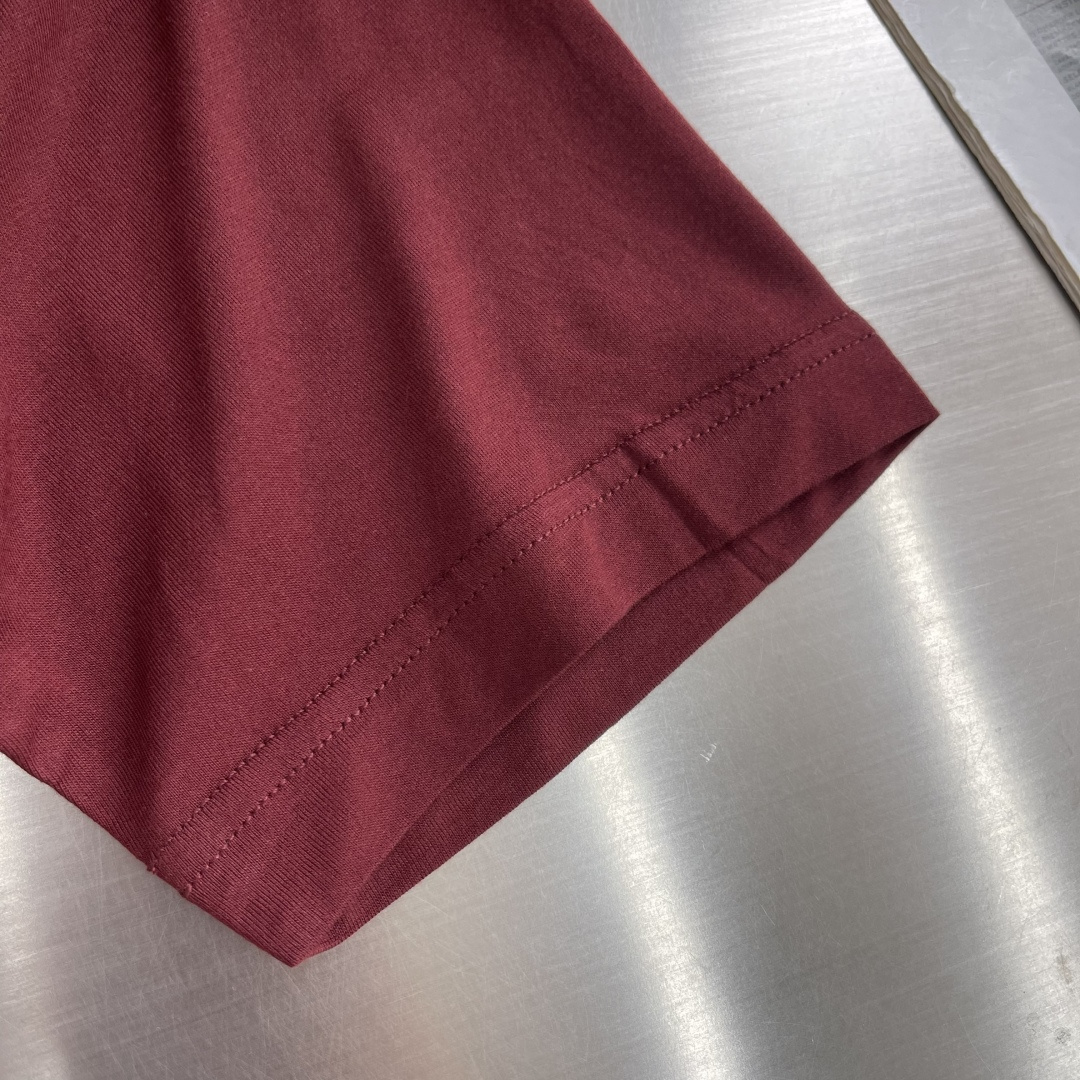 -Loro Piana 新款天丝棉T恤，这款T恤采用天丝➕羊毛面料制作而成，后领口处饰有Loro Pia