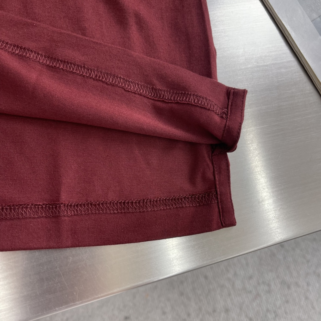 -Loro Piana 新款天丝棉T恤，这款T恤采用天丝➕羊毛面料制作而成，后领口处饰有Loro Pia