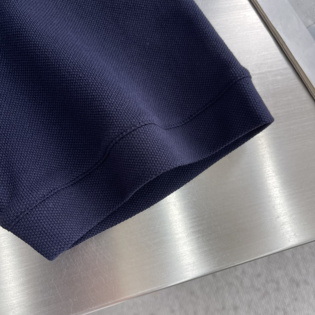 -GUCC 饰刺绣珠地棉翻领T恤。这款单品灵感源自La Famiglia的