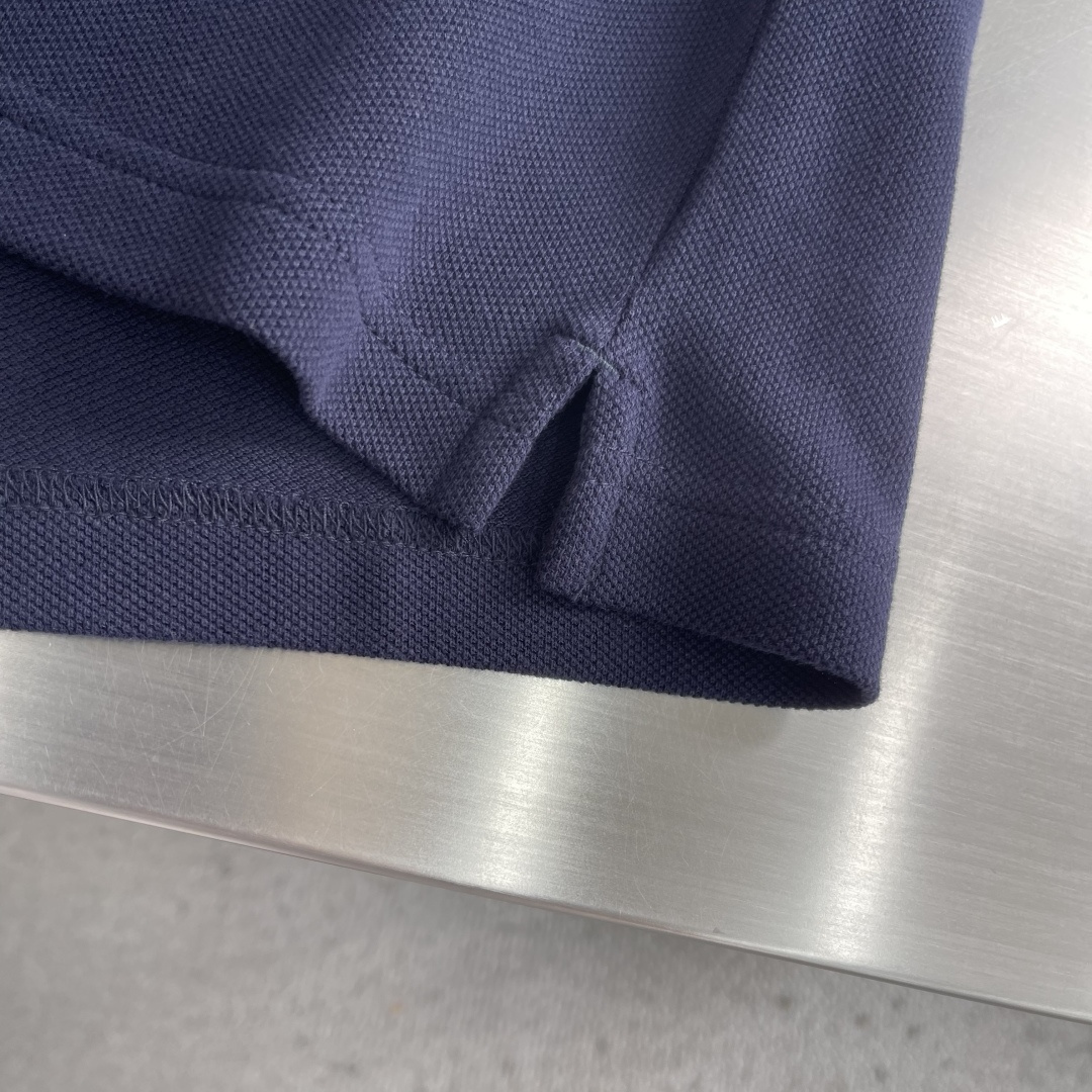 -GUCC 饰刺绣珠地棉翻领T恤。这款单品灵感源自La Famiglia的