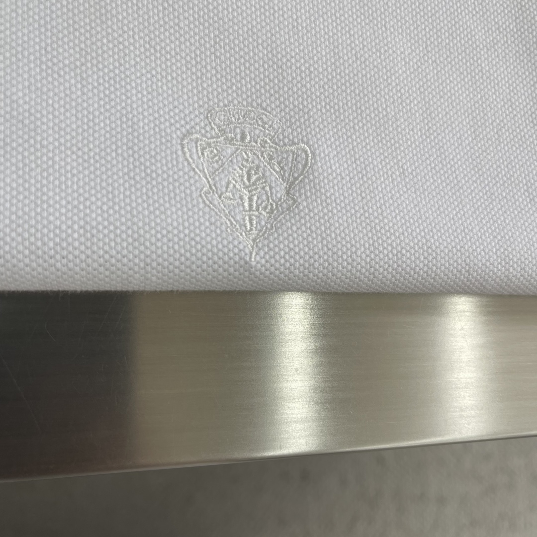 -GUCC 饰刺绣珠地棉翻领T恤。这款单品灵感源自La Famiglia的